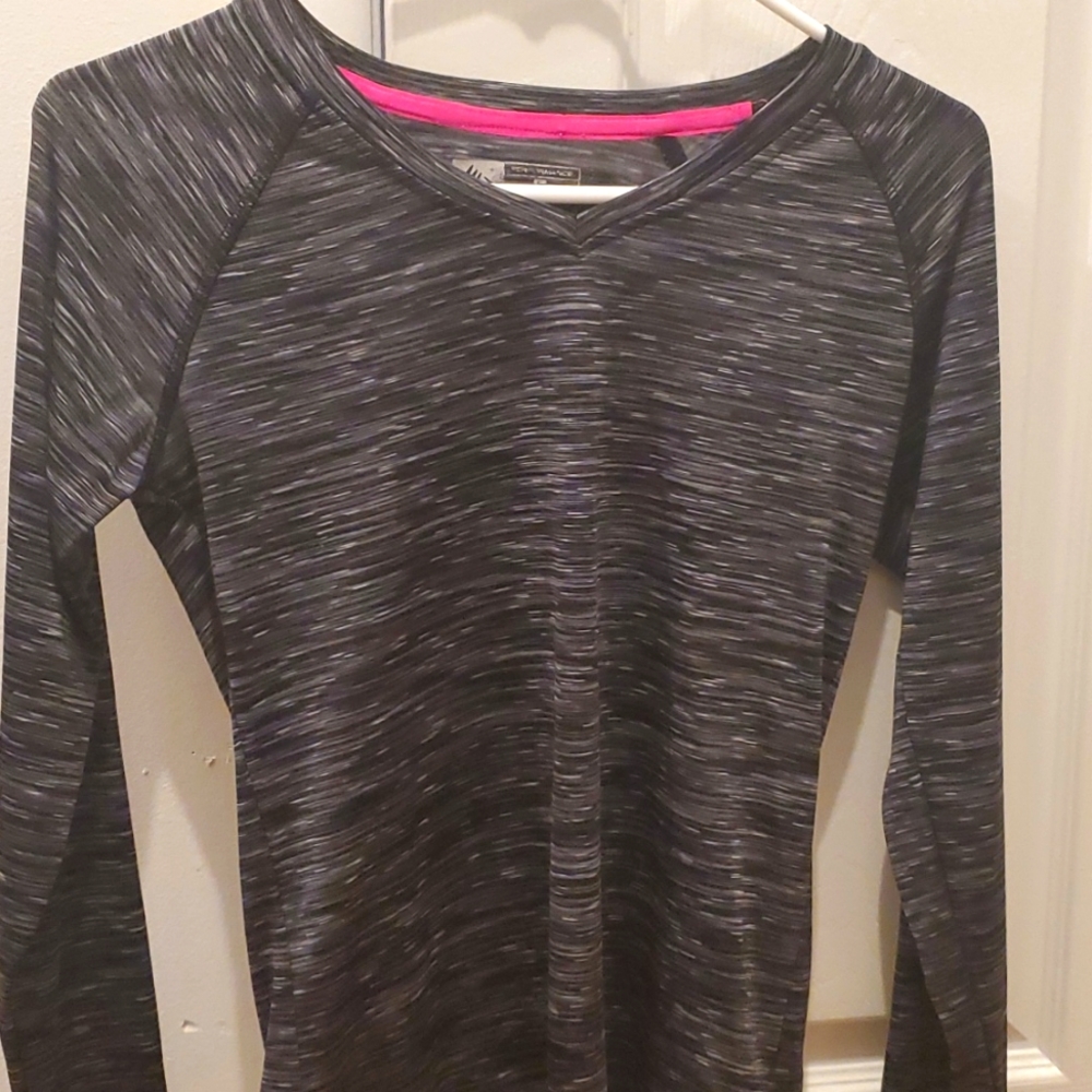 Women's athletic top